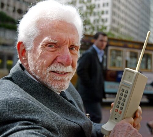 Mobiliojo telefono išradėjas M. Cooperis: „Žmonės nori bendrauti su žmonėmis”