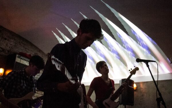 Muzikiniuose pusryčiuose – naujas grupės „Without Letters“ vaizdo klipas. Ar atspėsite, kas rodoma?