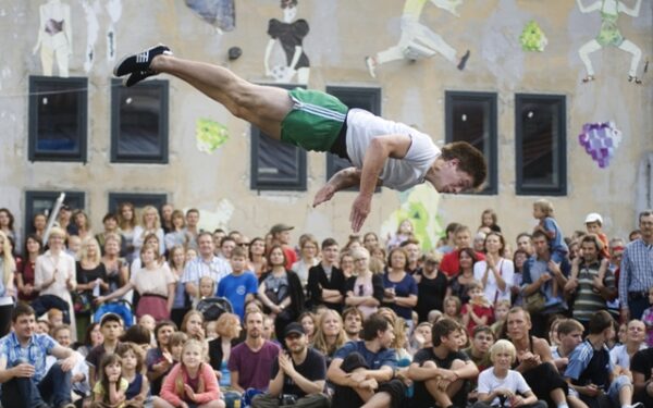 „Naujojo cirko savaitgalis‘12“ skelbia gražiausio skėčio konkursą