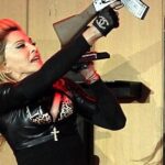 Madonna vieno prasčiausių karjeroje koncerto Londone metu skelbė mylinti Lenkiją