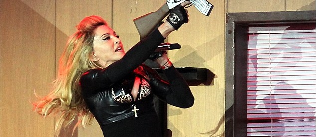 Madonna vieno prasčiausių karjeroje koncerto Londone metu skelbė mylinti Lenkiją