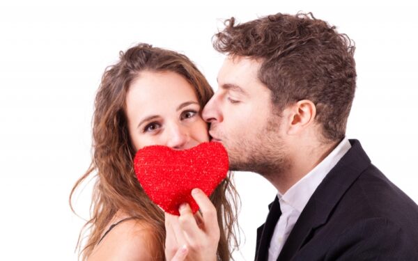 Meilūs lietuvių žodeliai antrai pusei: nuo tradicinio „zuikelio“ iki originalių naujadarų