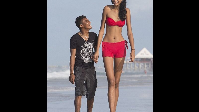 Aukščiausia pasaulyje mergina rado savo meilę (foto, video)