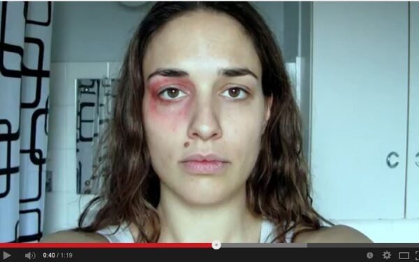 Blogiausi metai: mergina kiekvieną dieną  fotofgrafavosi ir atskleidė žiaurią realybę (video)