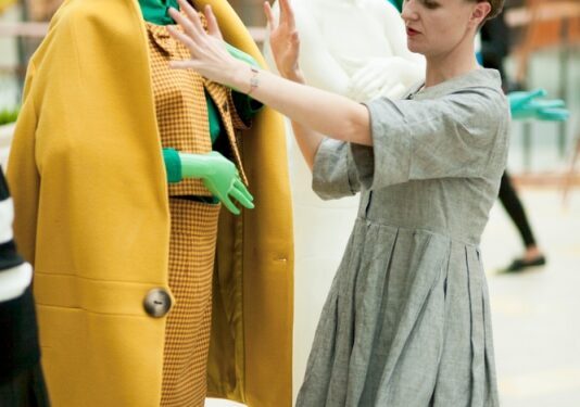 „Mados infekcijos“ rudens renginių ciklą pradėjo „Manekenų instaliacija“ (foto, video)