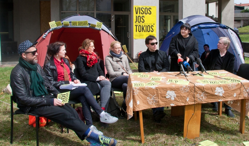 Šiuolaikiniame operos „Visos jos tokios“ pastatyme: prabanga