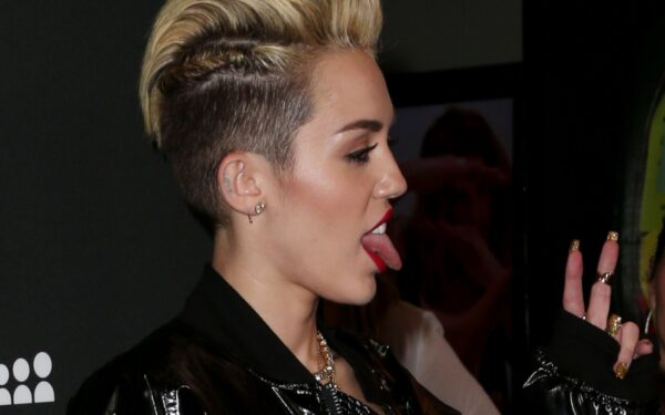 Faktų pusryčiai. Ko galbūt nežinojote apie Miley Cyrus…