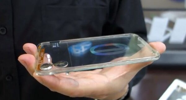 Pristatytas skaidraus mobiliojo telefono prototipas (video)