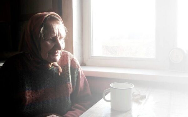 Padovanokite Kalėdų stebuklą vienišiems senoliams