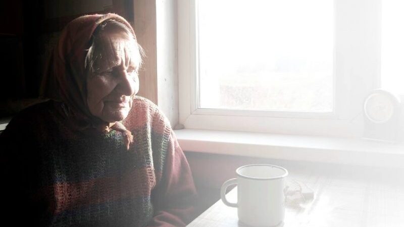 Padovanokite Kalėdų stebuklą vienišiems senoliams