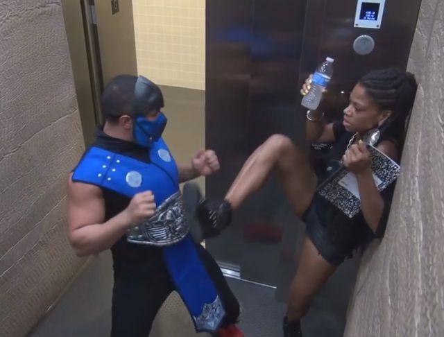 Video pusryčiai. Slapta kamera: „Mortal Kombat“ – lifte (video)