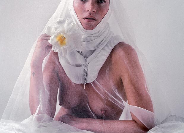 Seksualu ir nevulgaru – apsinuoginusios Kate Moss fotosesija