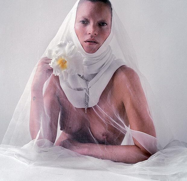 Seksualu ir nevulgaru - apsinuoginusios Kate Moss fotosesija