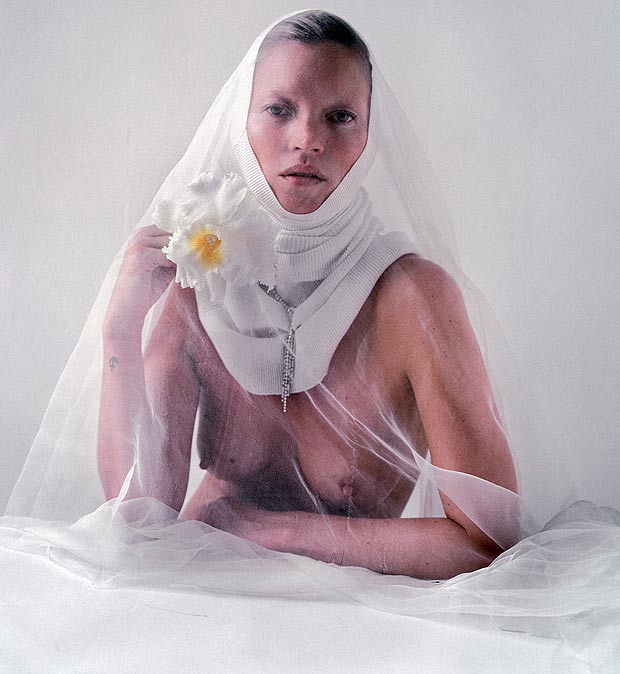 Seksualu ir nevulgaru - apsinuoginusios Kate Moss fotosesija
