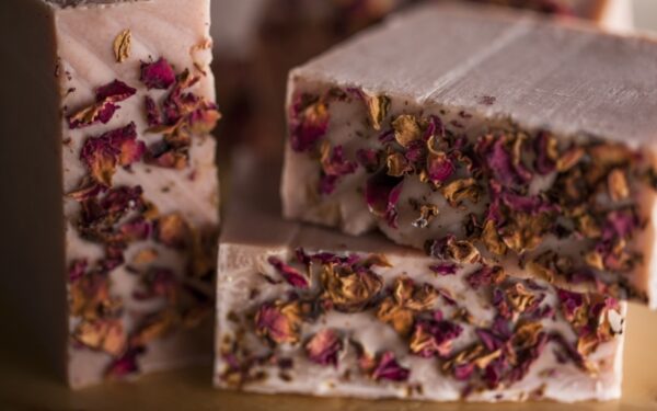 Trys baubai, gyvenantys muilo gabalėlyje