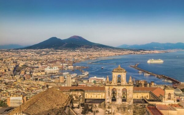 Neapolio krypties universalumas: tarp poilsio ir pažinimo, tarp miesto ir gamtos
