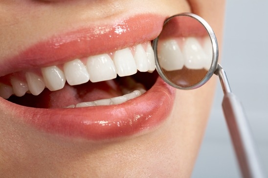 5 būdai padaryti savo dantis sveikesnius
