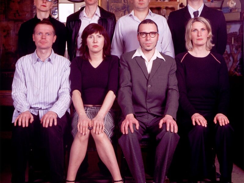 Muzikiniai pusryčiai: atsisveikinimas su kultiniais anarchistais „Chumbawamba“