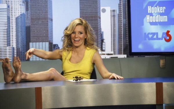 Aktorė Elizabeth Banks pasidalijo patarimais, kaip puikiai atrodyti rytą po audringo vakarėlio