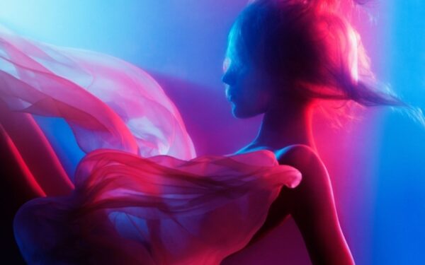 Įžymios moterys apsinuogino dėl labdaros (foto)