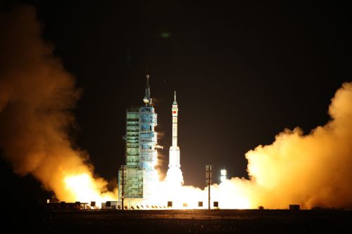 Kinija į kosmosą paleido  erdvėlaivį (Foto)