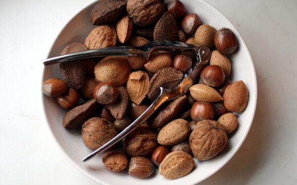 7 priežastys, kodėl moterys turėtų valgyti riešutus