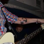 „Biplan“ gitaristas iš koncertų Rusijoje grįžo su nauja tatuiruote