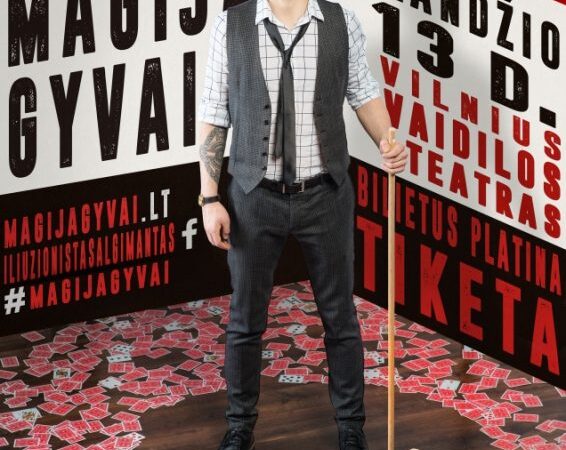 Pamatykite savo akimis: magas Algimantas Frankonis per dieną suvalgo po kortų kaladę