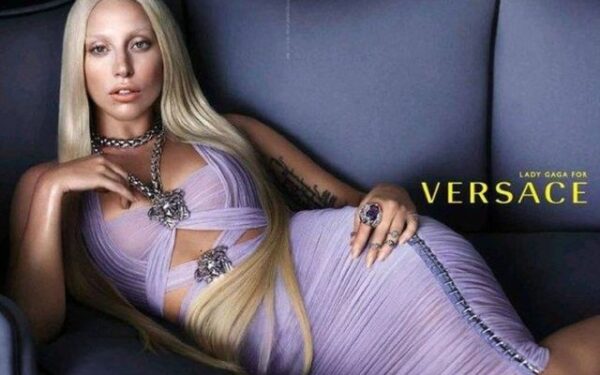 Prieš ir po „Photoshop’o“: Lady Gaga „Versace“ reklaminėje fotosesijoje (foto)