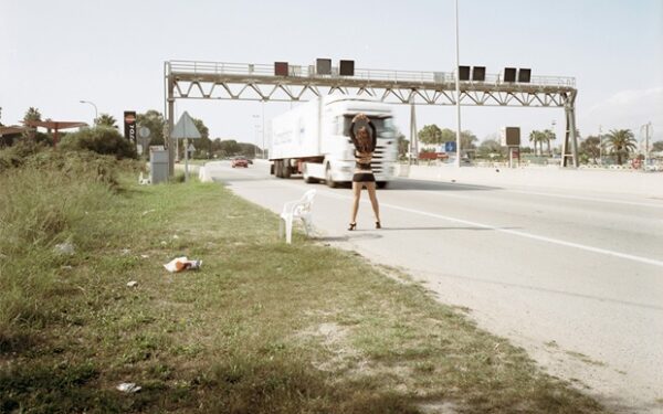 Paslapčiomis: fotografas užfiksavo klientų laukiančias pakelelės prostitutes (foto)