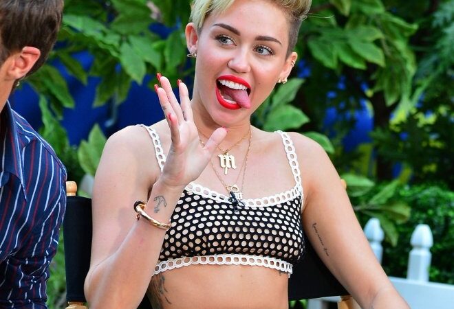 Lengvai vakaro pramogai – niekada nesusičiaupianti Miley Cyrus (foto)