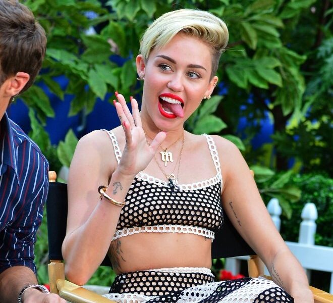 Lengvai vakaro pramogai – niekada nesusičiaupianti Miley Cyrus (foto)