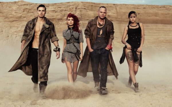 Šukuosenų kolekciją įkvėpė filmas „Pašėlęs Maksas“