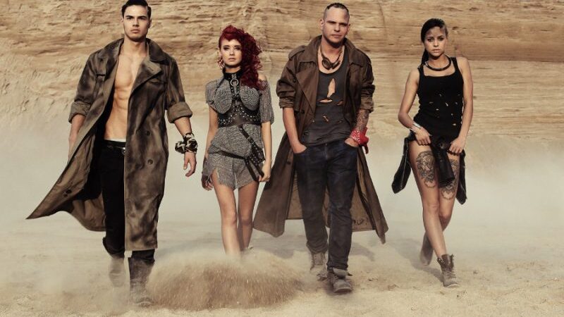 Šukuosenų kolekciją įkvėpė filmas „Pašėlęs Maksas“