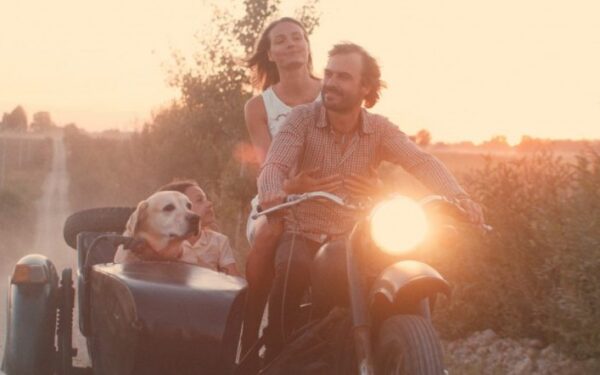 Pirmoji meilė gaus antrąjį šansą sugrįžtančiame filme „Pakeliui“