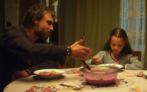 Kiek šaltibarščių suvalgė Mantas Jankavičius ir Džesika Vienažindytė filmo „Pakeliui“ filmavimo metu