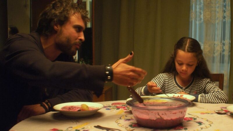 Kiek šaltibarščių suvalgė Mantas Jankavičius ir Džesika Vienažindytė filmo „Pakeliui“ filmavimo metu