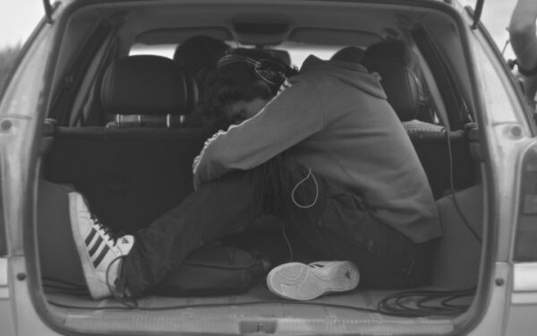 Naujojo filmo „Pakeliui“ kelionė per Lietuvą – su režisieriumi bagažinėje  ir „kaimiečiais“ Manto koncerte