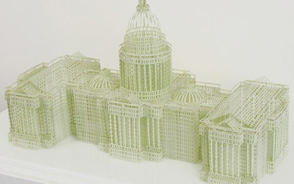 Daiktų pusryčiai. Popierinių juostelių architektūra (Foto)