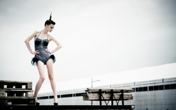 „Rinkis profesiją“. Kostiumo dizainerės diplomas ir bendra kolekcija su močiute (interviu, foto)