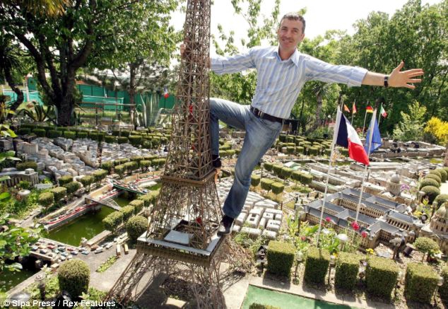 Prancūzas per 15 metų sukūrė miniatiūrinį Paryžių (Foto)