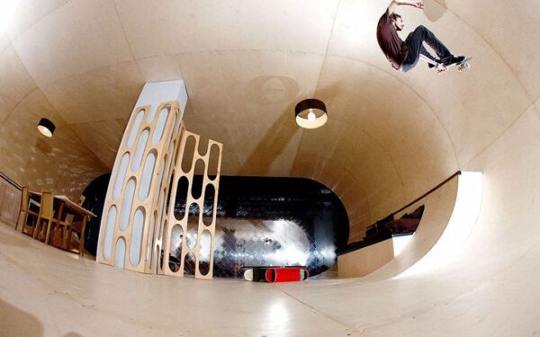 Namas, kurio visi kambariai skirti važinėti riedlentėmis (Foto, video)