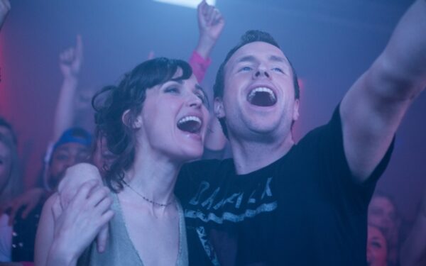 Filmų „Boratas“ ir „Bruno“ bendraautoris pristato „antiromantinę“ komediją „Pašėlę pirmieji metai“