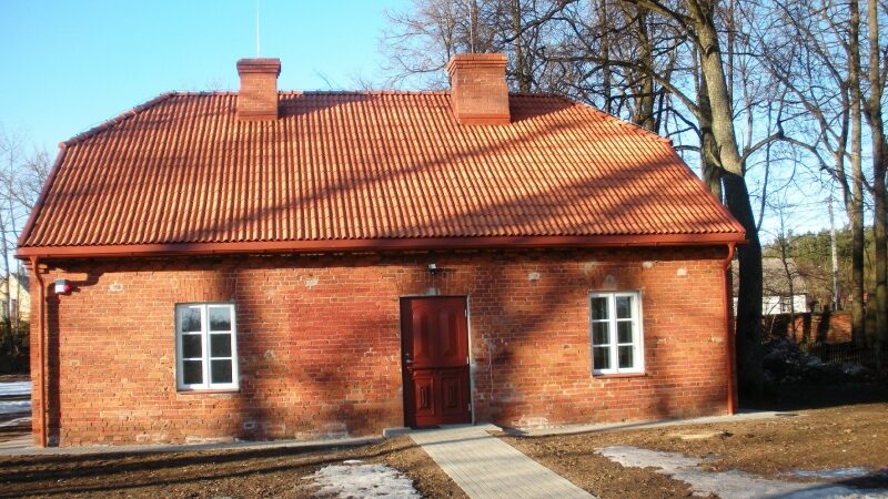 Jurbarkas. Buvusios gipso liejyklos pastate – dailės studija