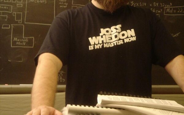 Knygų pusryčiai. Laimėk P. Rothfuss knygą „Vėjo vardas“