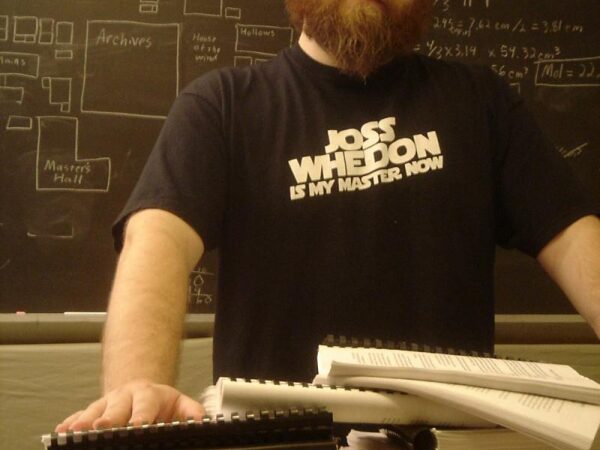 Knygų pusryčiai. Laimėk P. Rothfuss knygą „Vėjo vardas“