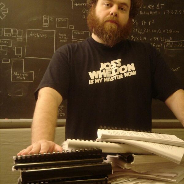 Knygų pusryčiai. Laimėk P. Rothfuss knygą „Vėjo vardas“