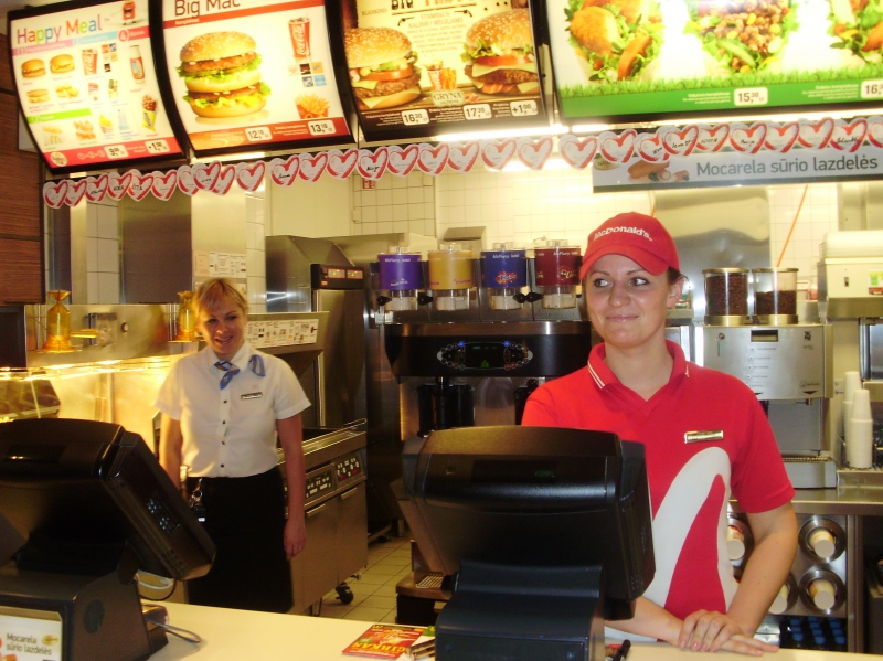 „McDonald’s” bandys paneigti nesveiko maisto stereotipą
