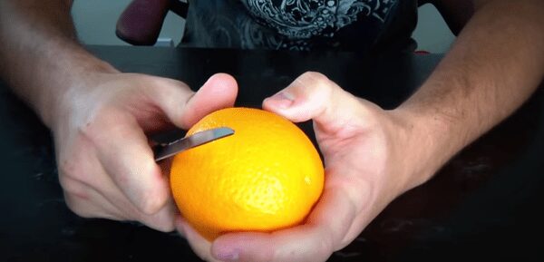 Nepatikėsite, bet visą gyvenimą apelsiną lupote neteisingai (foto, video)