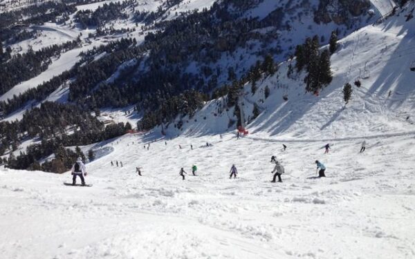 Kad atostogos nesibaigtų ašaromis: 3 patarimai vykstantiems slidinėti